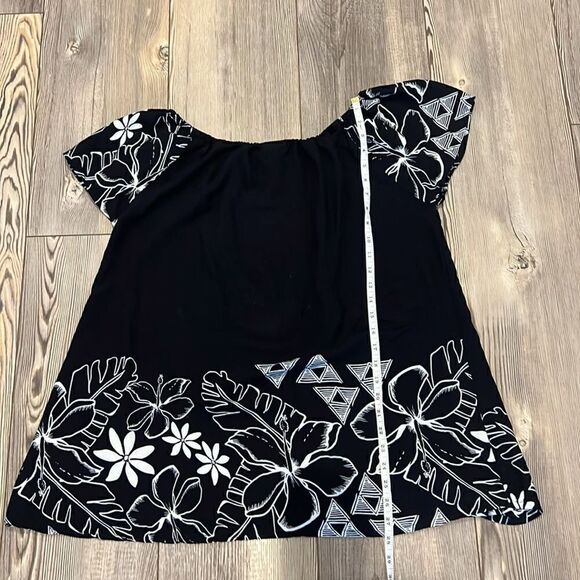 Hula Mama Maternity Black and White Hawaiian Floral - Picture 7 of 7